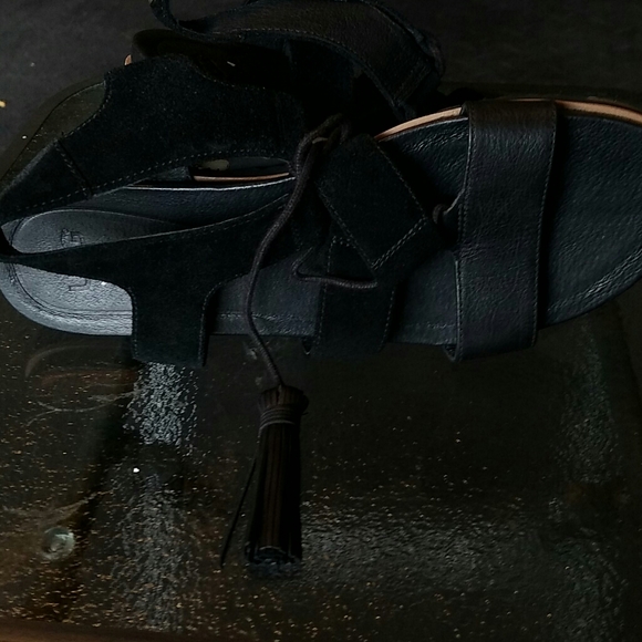 Sandals - Picture 2 of 3